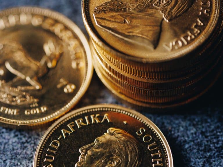 Read more about the article Why Investors Choose to Invest in Gold for a Financially Stable Future