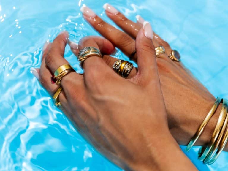 Read more about the article Gold Bullion vs Jewellery: What Every Gold Owner Should Know Before Buying or Selling